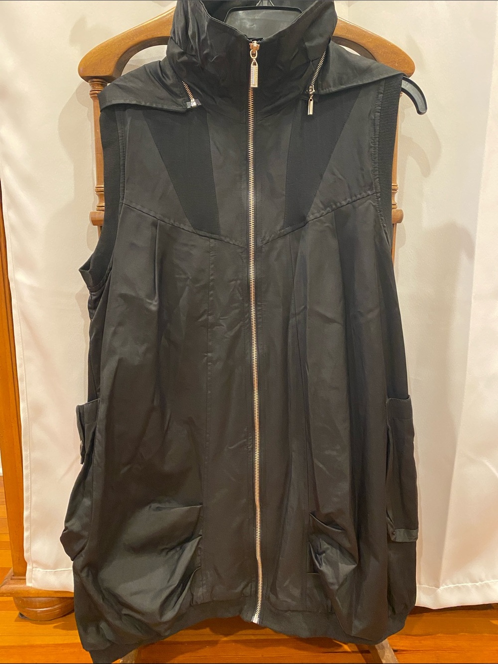 Women’s Black Sleeveless Zip-Front Jacket Vest/Bubble Dress